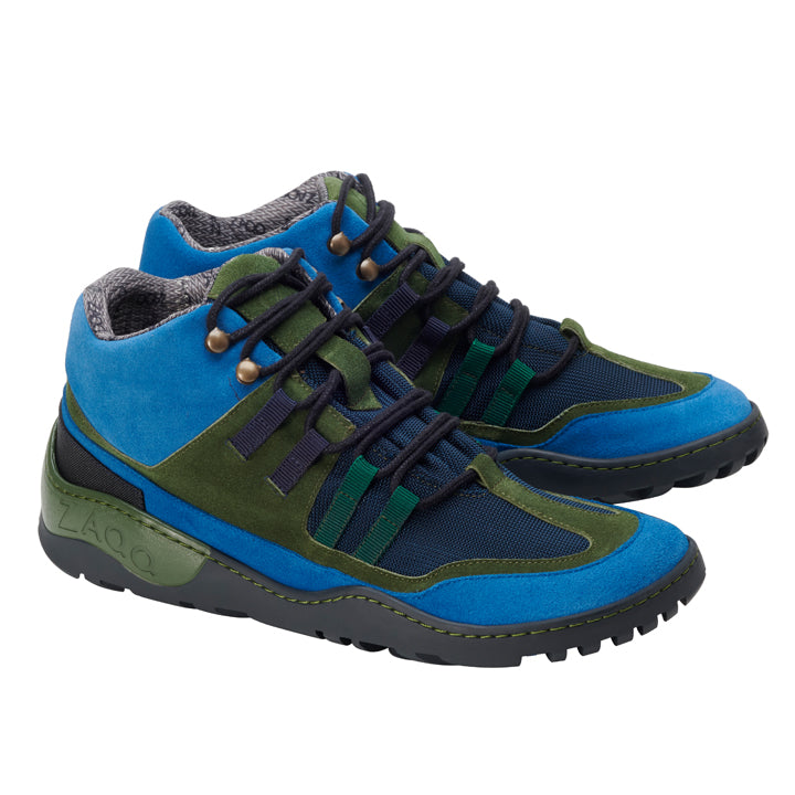 Die SQOUT Blue Green Waterproof Sneaker von ZAQQ verfügen über schwarze Schnürsenkel, Mesh-Details und eine dicke TERRA-Sohle. Mit ihrem farbenfrohen, sportlichen Design eignen sich diese High-Top-Schuhe perfekt für lässige Ausflüge oder als Outdoor-Barfußschuh.